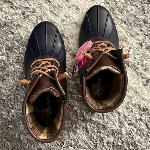 NIB Skechers Mid Lace-Up Duck Boots - Picture 5 of 10